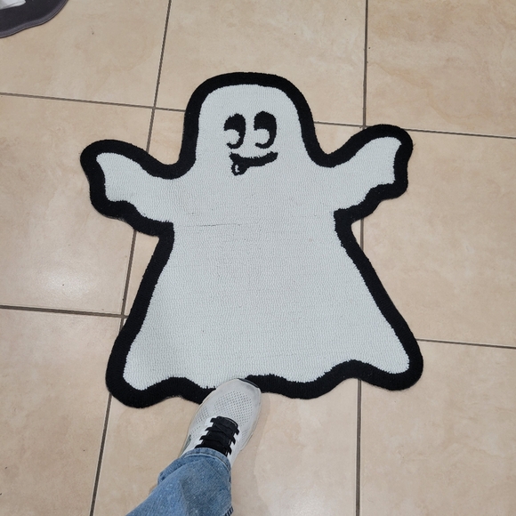 Ghost Shaped Rug Indoor 30x30 Halloween 🎃 - Picture 2 of 5